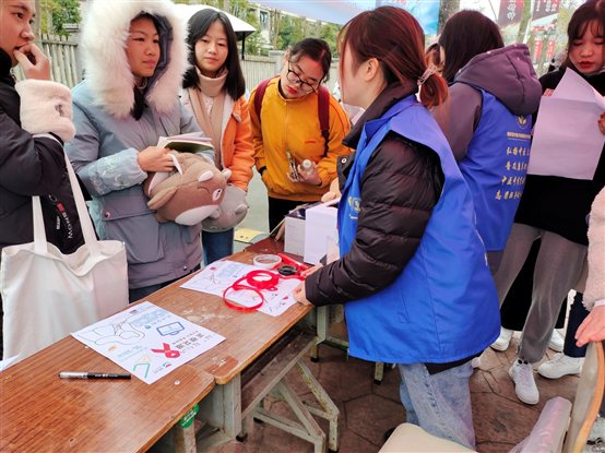 C:\Users\1\Desktop\(青志协 2020-12-1)关“艾”行动,用爱守护,“易”起前行(1)\(青志协 2020-12-1)关“艾”行动,用爱守护,“易”起前行\关艾行动\关艾行动\1.jpg